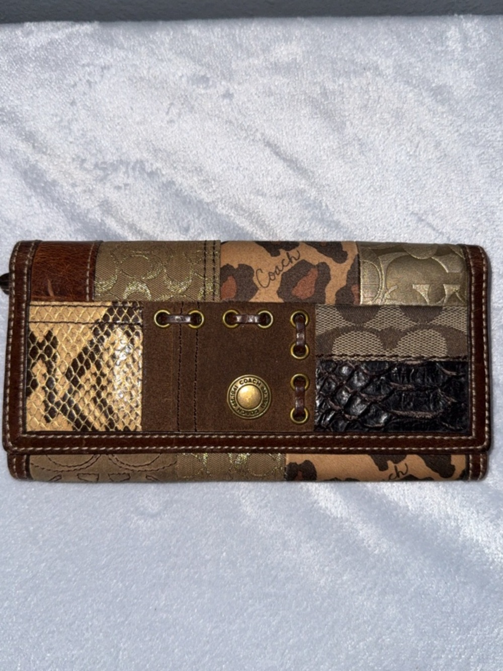 Coach patchwork wallet SOLD 🌷